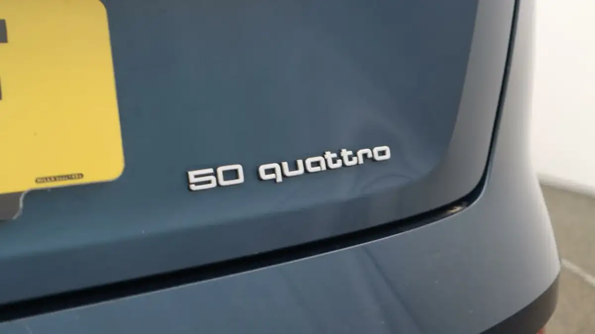 2021-audi-e-tron-50e-technik-station-wagon-big-27