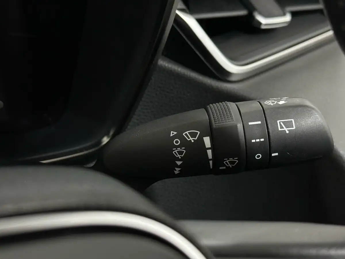 2022-toyota-corolla-18-vvt-i-icon-tech-spare-wheel-touring-sports-5d-big-13
