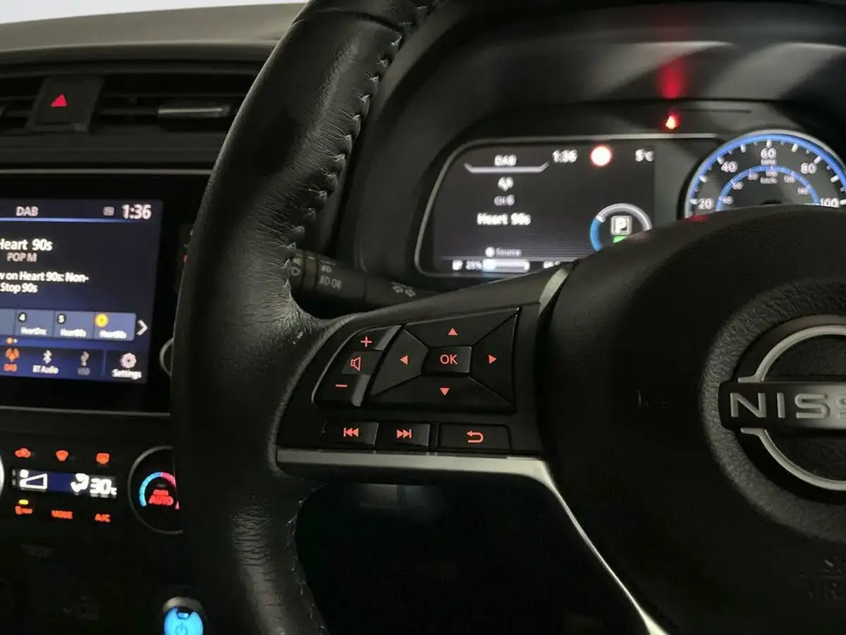 2022-nissan-leaf-e-acenta-39kwh-big-12