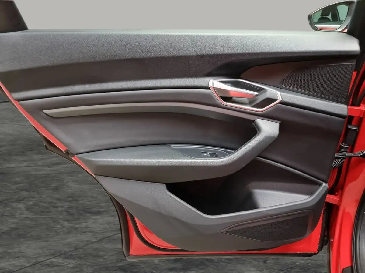2021-audi-e-tron-50e-technik-station-wagon-big-32