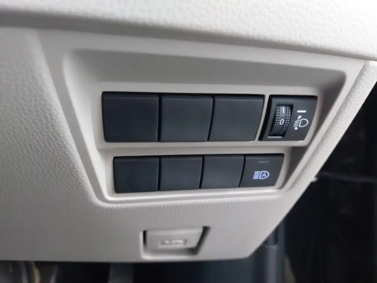2022-toyota-yaris-cross-15-vvt-i-excel-city-packpan-roof-big-18