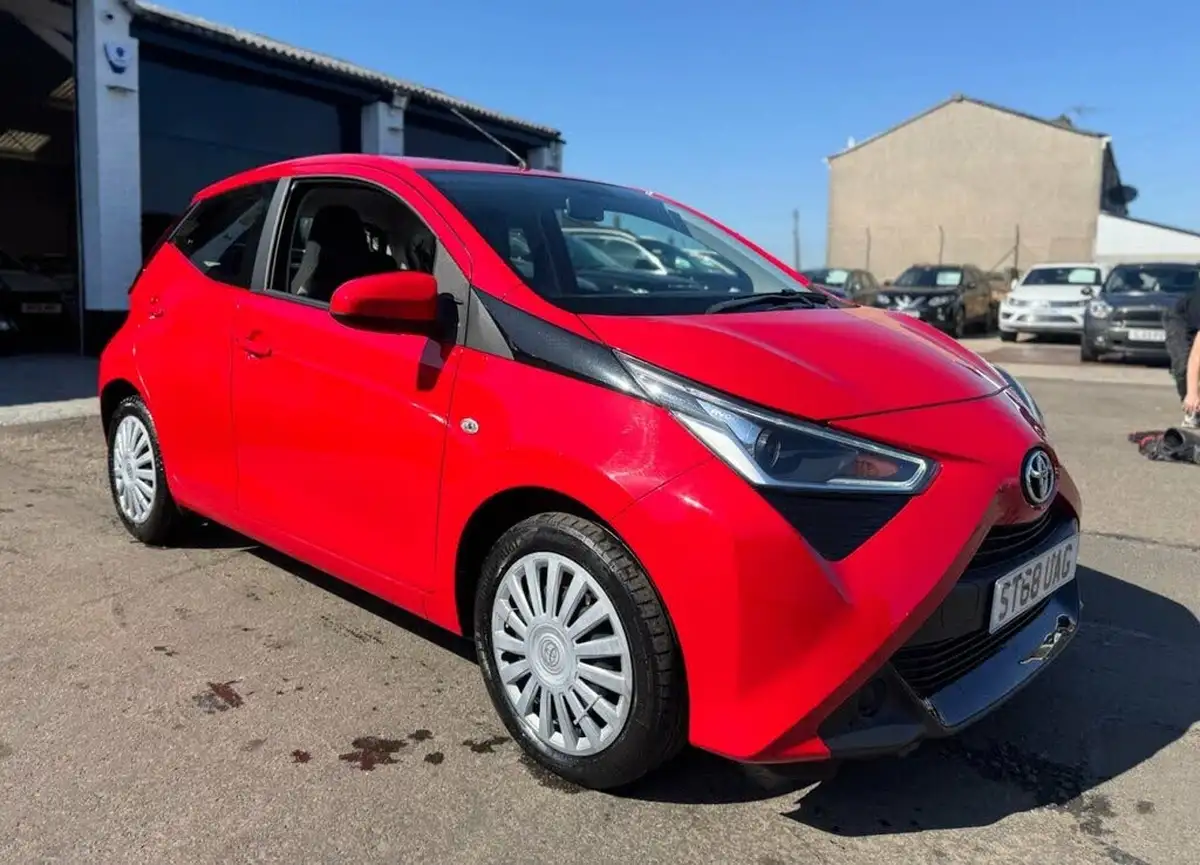 2019-toyota-aygo-10-vvt-i-x-play-tss-x-shift-big-2