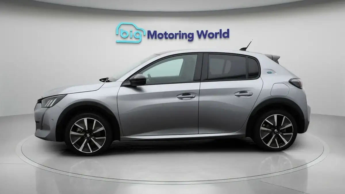 2022-peugeot-208-e-gt-136bhp-50kwh-big-4
