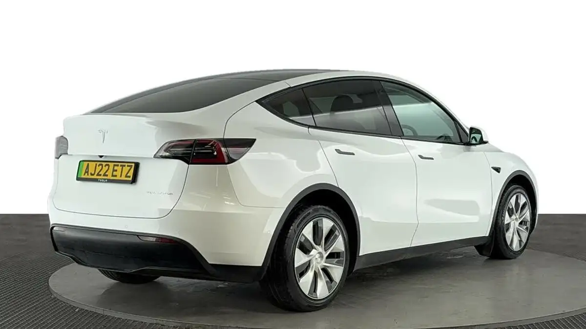 2022-tesla-model-y-e-long-range-big-3