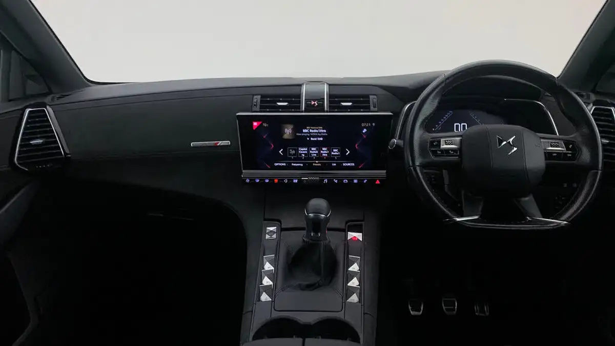 2018-ds-ds-7-crossback-15-bluehdi-performance-line-big-8
