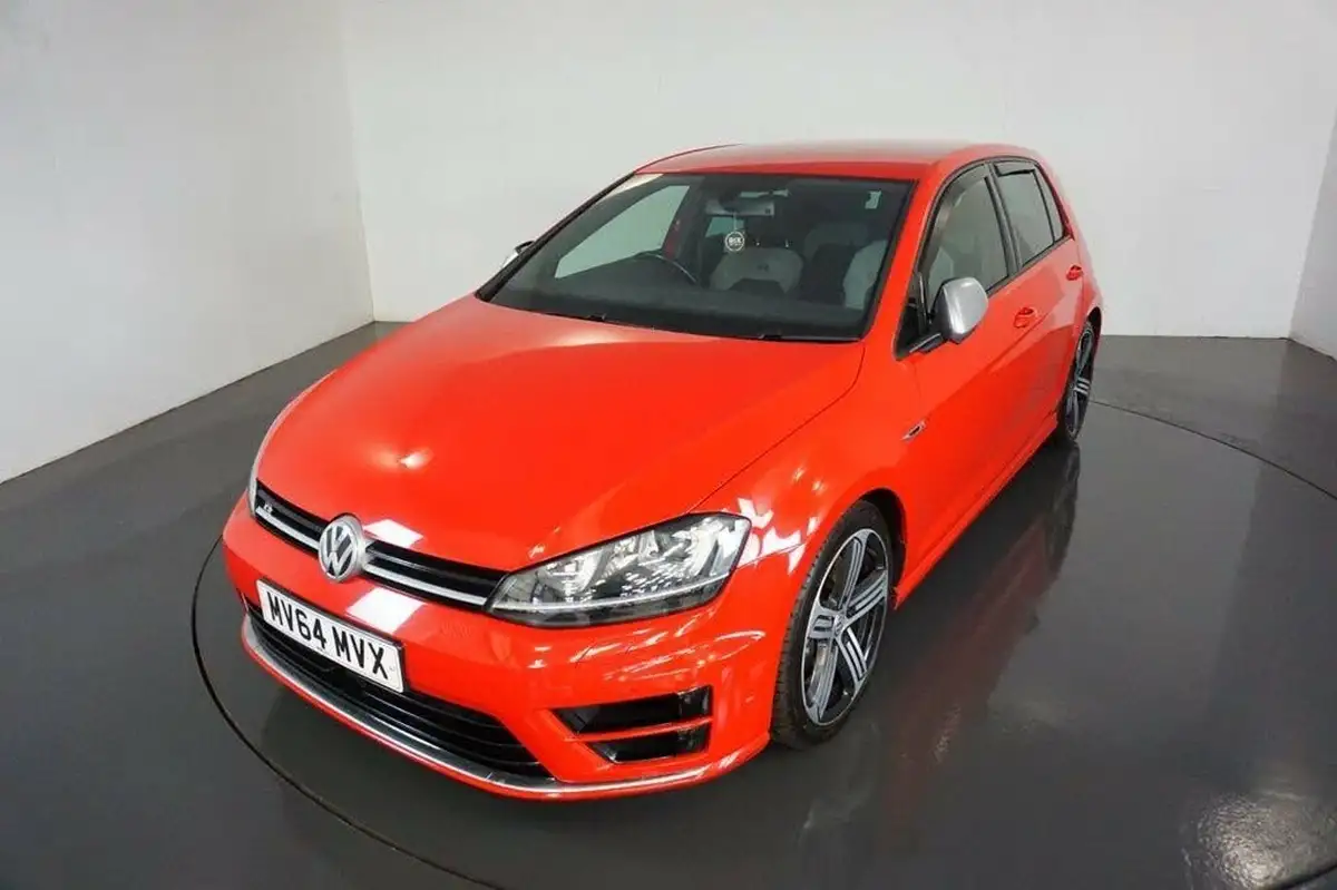 2014-volkswagen-golf-20-tsi-r-5d-big-1