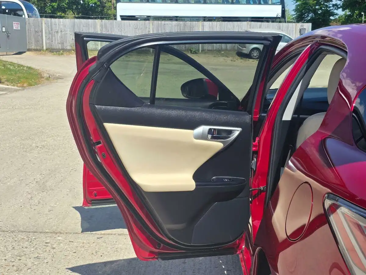 2011-lexus-ct-200h-18-se-l-premier-big-58
