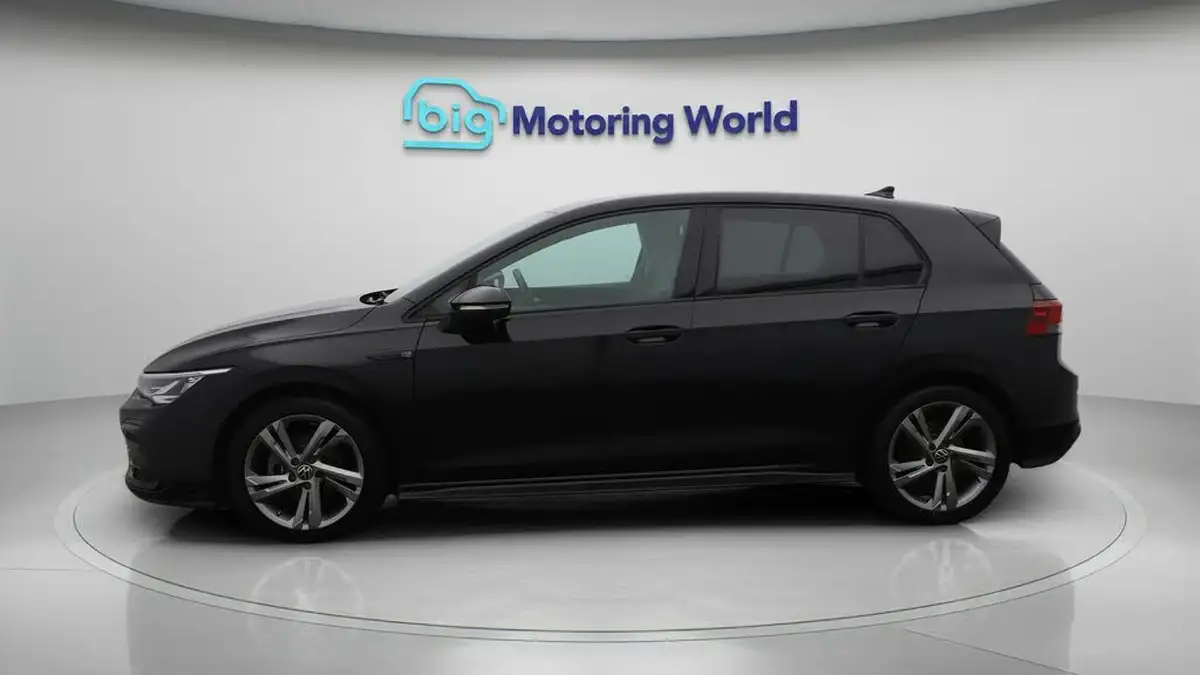 2022-volkswagen-golf-15-tsi-r-line-130ps-hatchback-big-4