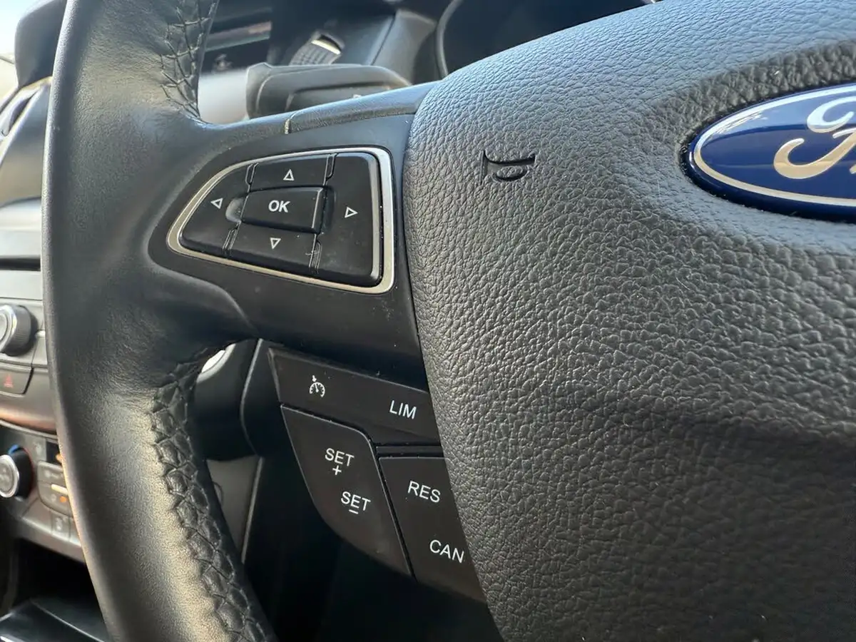 2015-ford-focus-10t-titanium-125ps-hatchback-big-26