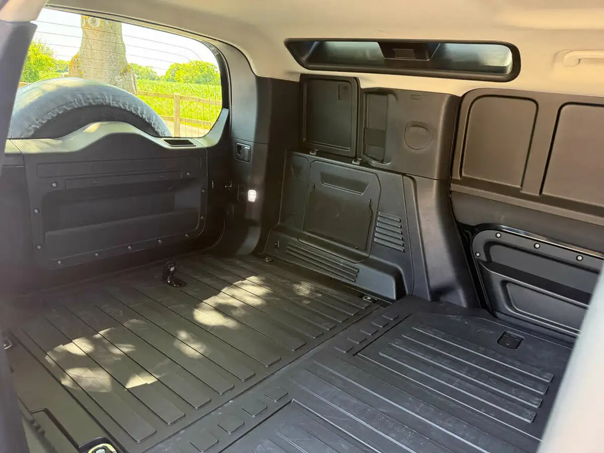 2021-land-rover-110-defender-30-d250-hard-top-s-110-big-16