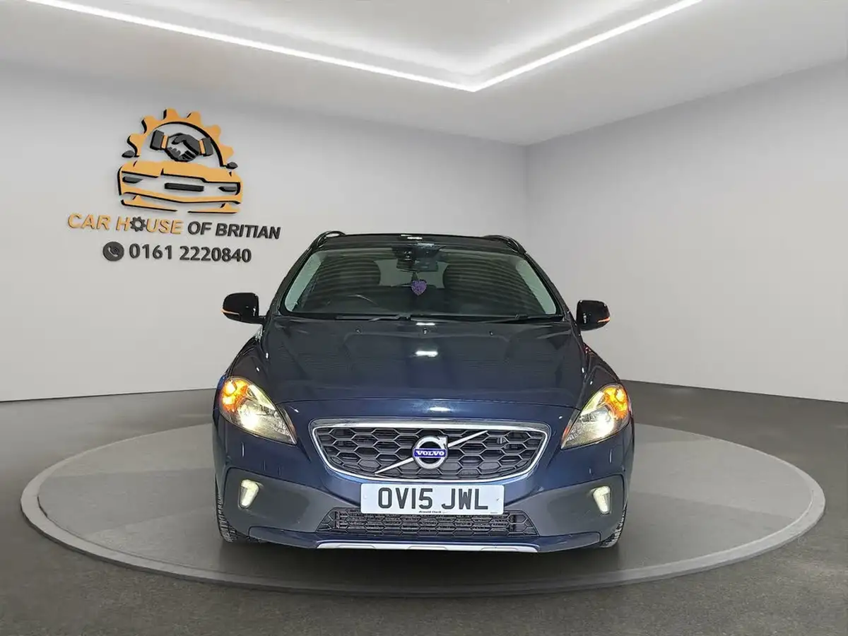 2015-volvo-v40-16td-d2-cross-country-lux-powershift-big-1