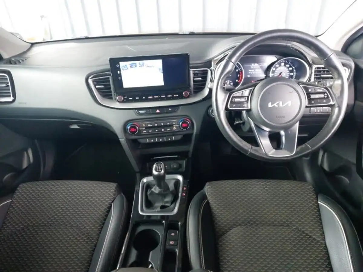 2022-kia-xceed-15-t-gdi-3-big-2