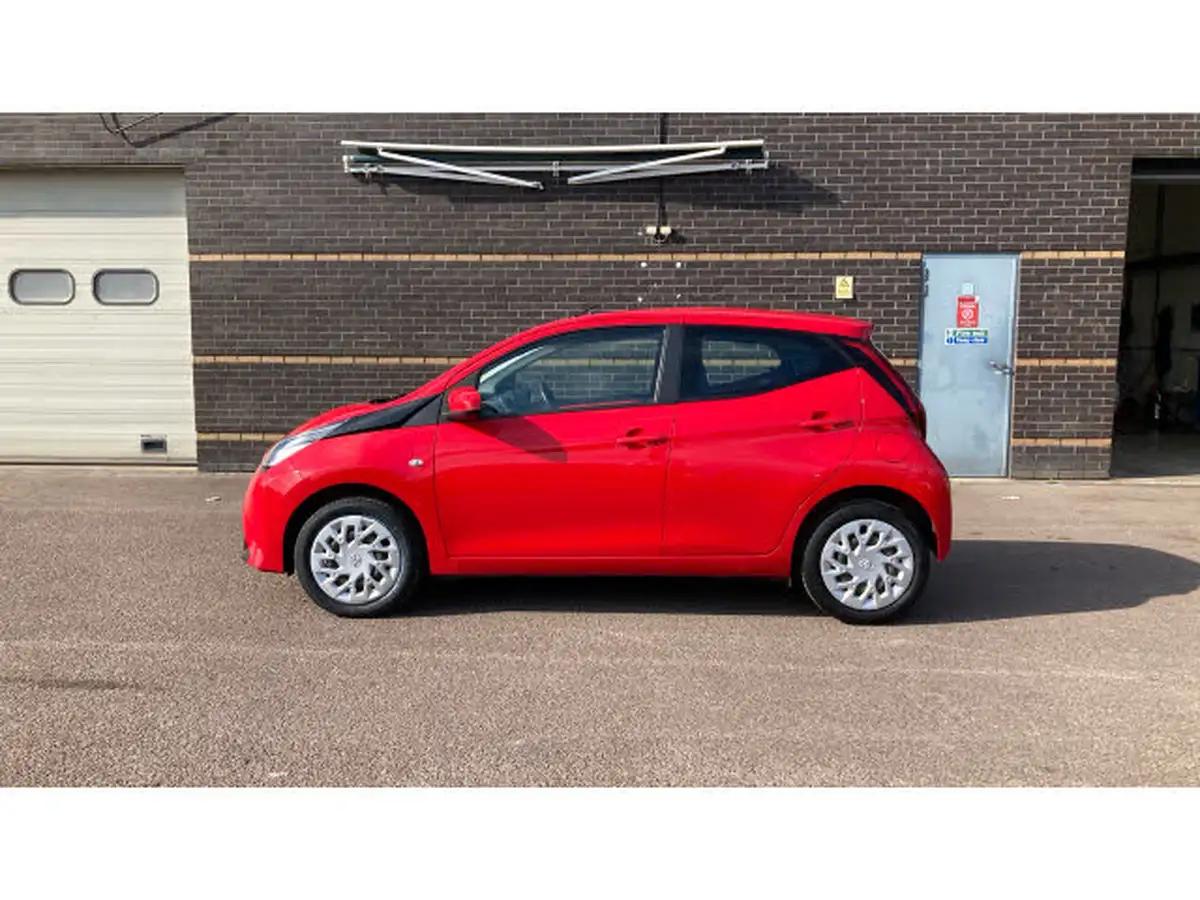 2019-toyota-aygo-10-vvt-i-x-play-big-16