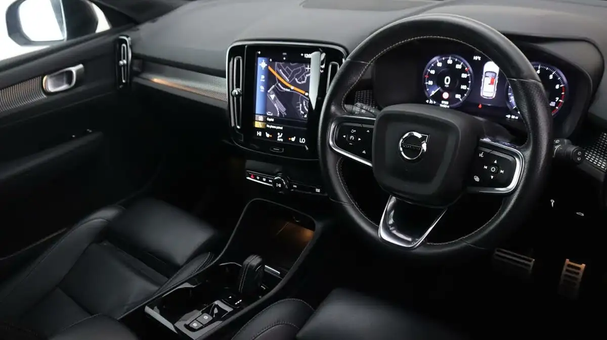 2020-volvo-xc40-20-b5-r-design-pro-big-8