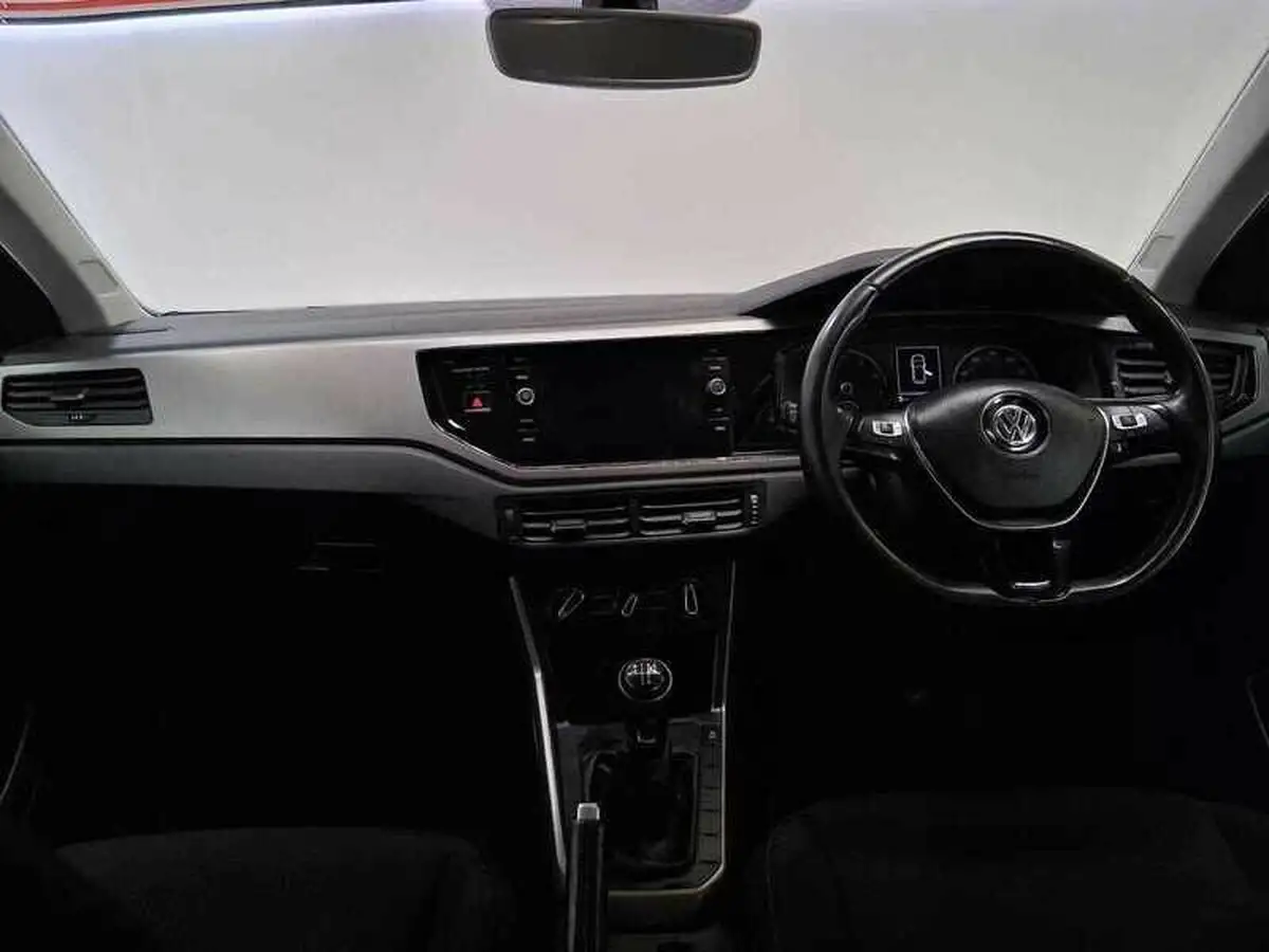 2018-volkswagen-polo-10-se-65ps-big-15