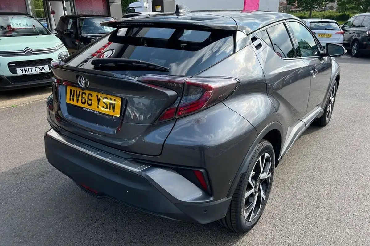 2017-toyota-c-hr-12-dynamic-big-33