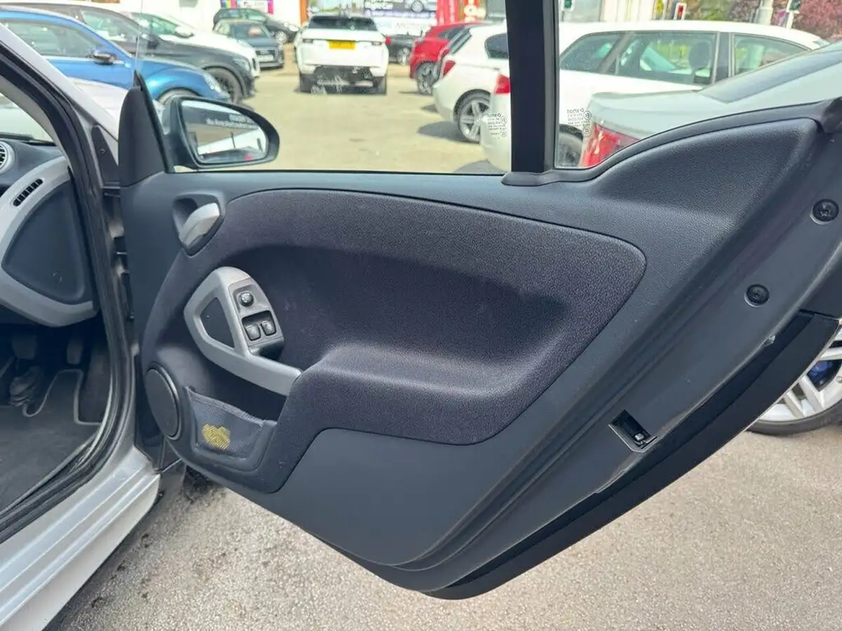 2011-smart-fortwo-10-passion-84bhp-cabriolet-auto-big-20