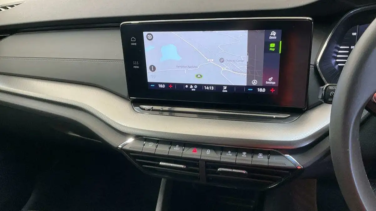 2023-skoda-octavia-20tdi-se-technology-116ps-estate-dsg-big-4