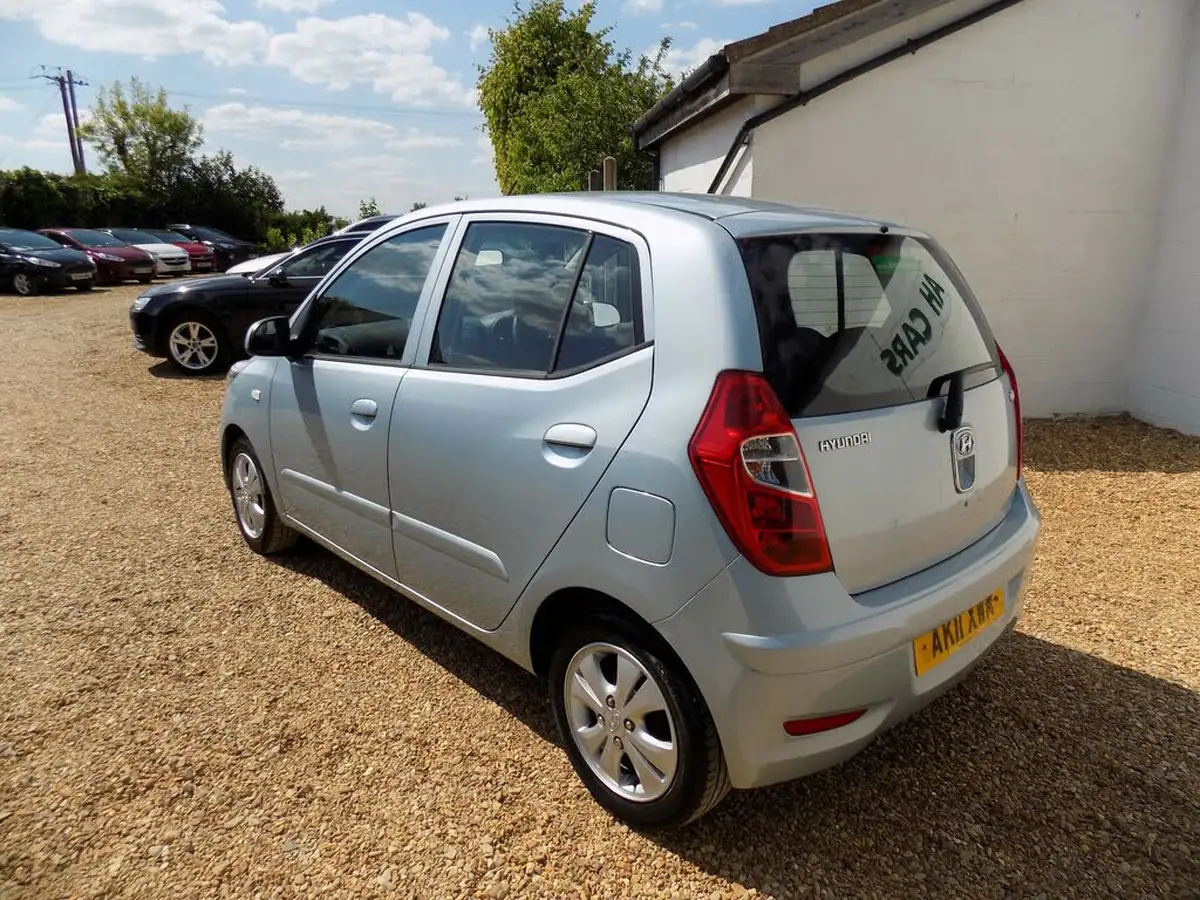 2011-hyundai-i10-12-active-big-6
