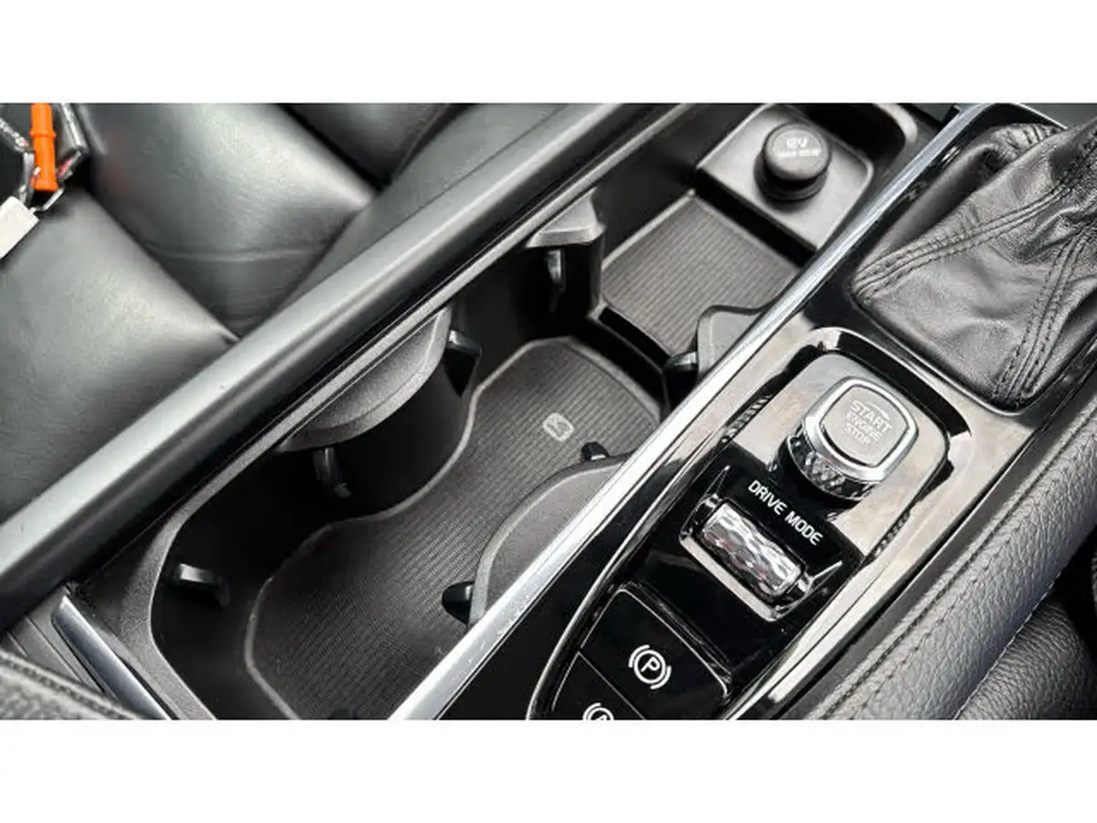 2017-volvo-s90-20td-d4-momentum-big-26