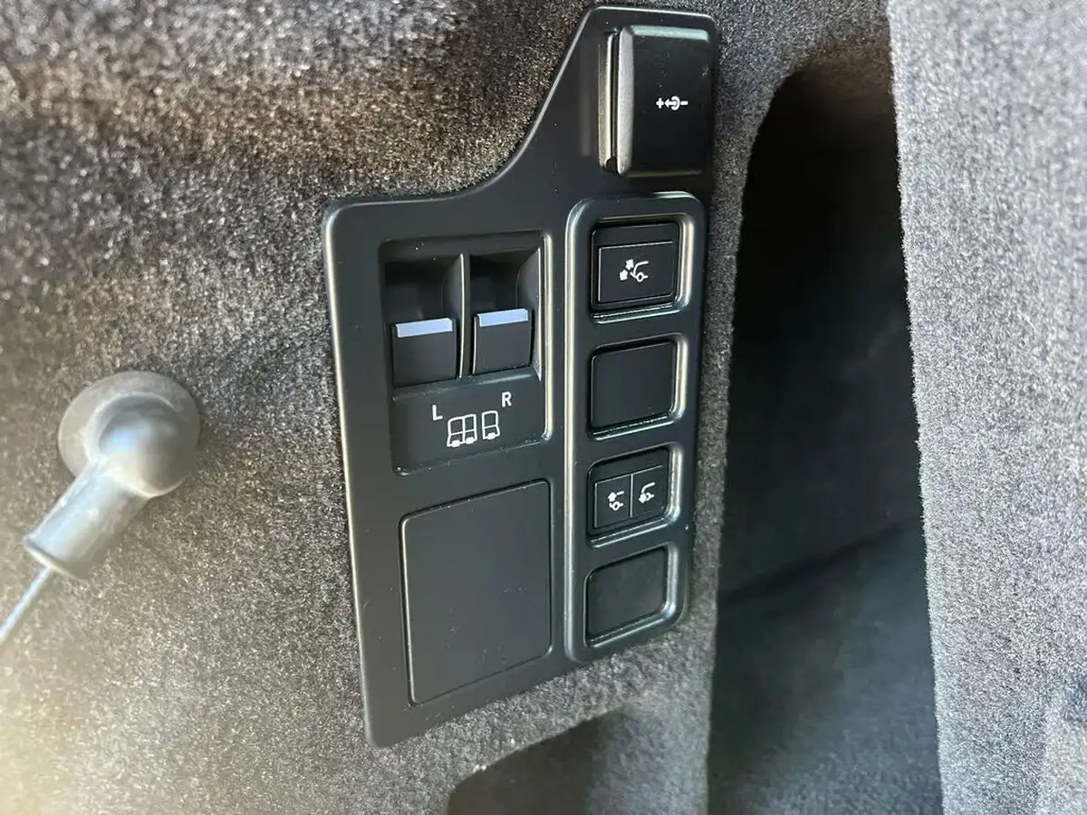 2021-land-rover-discovery-30-d250-r-dynamic-se-250ps-big-36