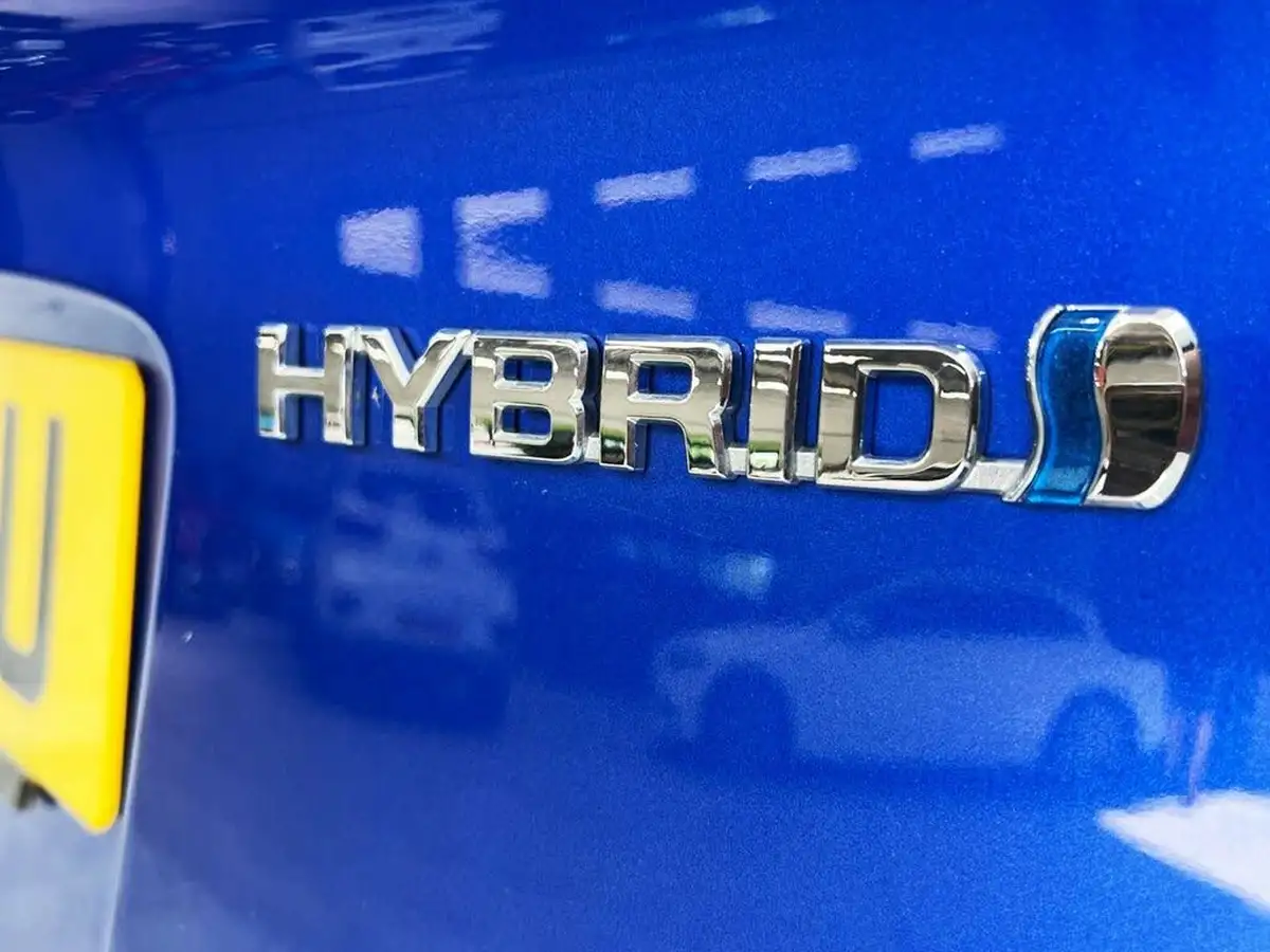 2022-toyota-c-hr-18-vvt-i-icon-big-13