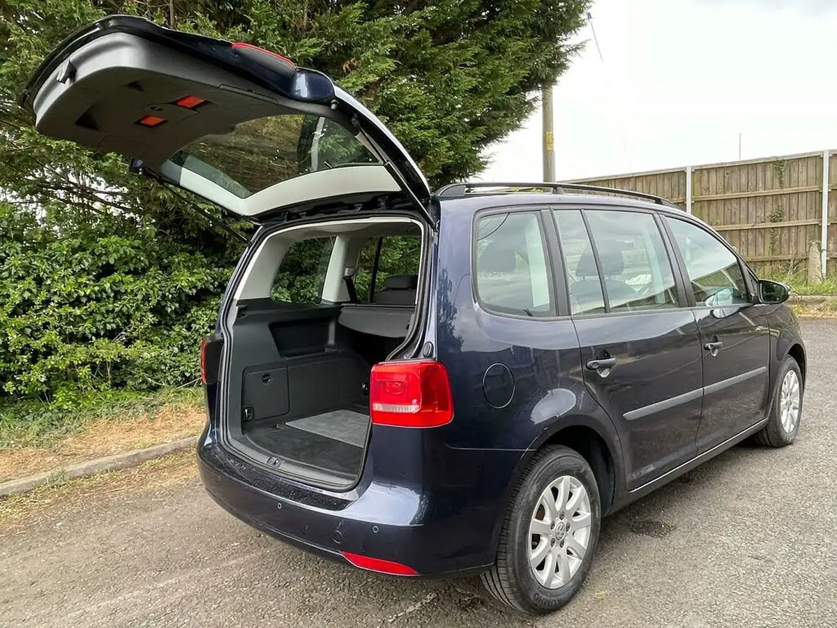 2013-volkswagen-touran-16td-bluemotion-s-tech-ss-big-20
