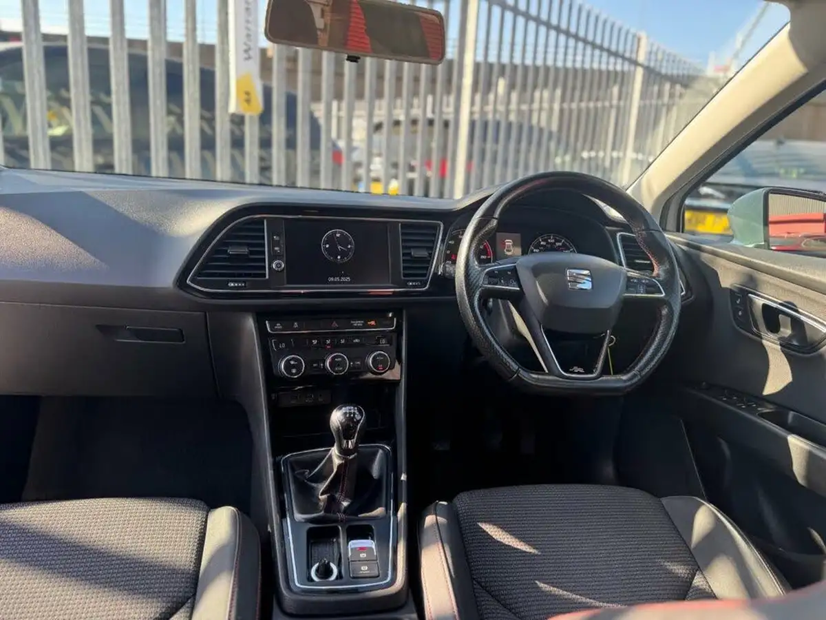 2017-seat-leon-14-ecotsi-fr-technology-hatchback-5d-big-17
