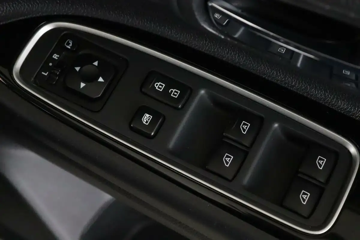 2020-mitsubishi-outlander-24-design-phev-big-14