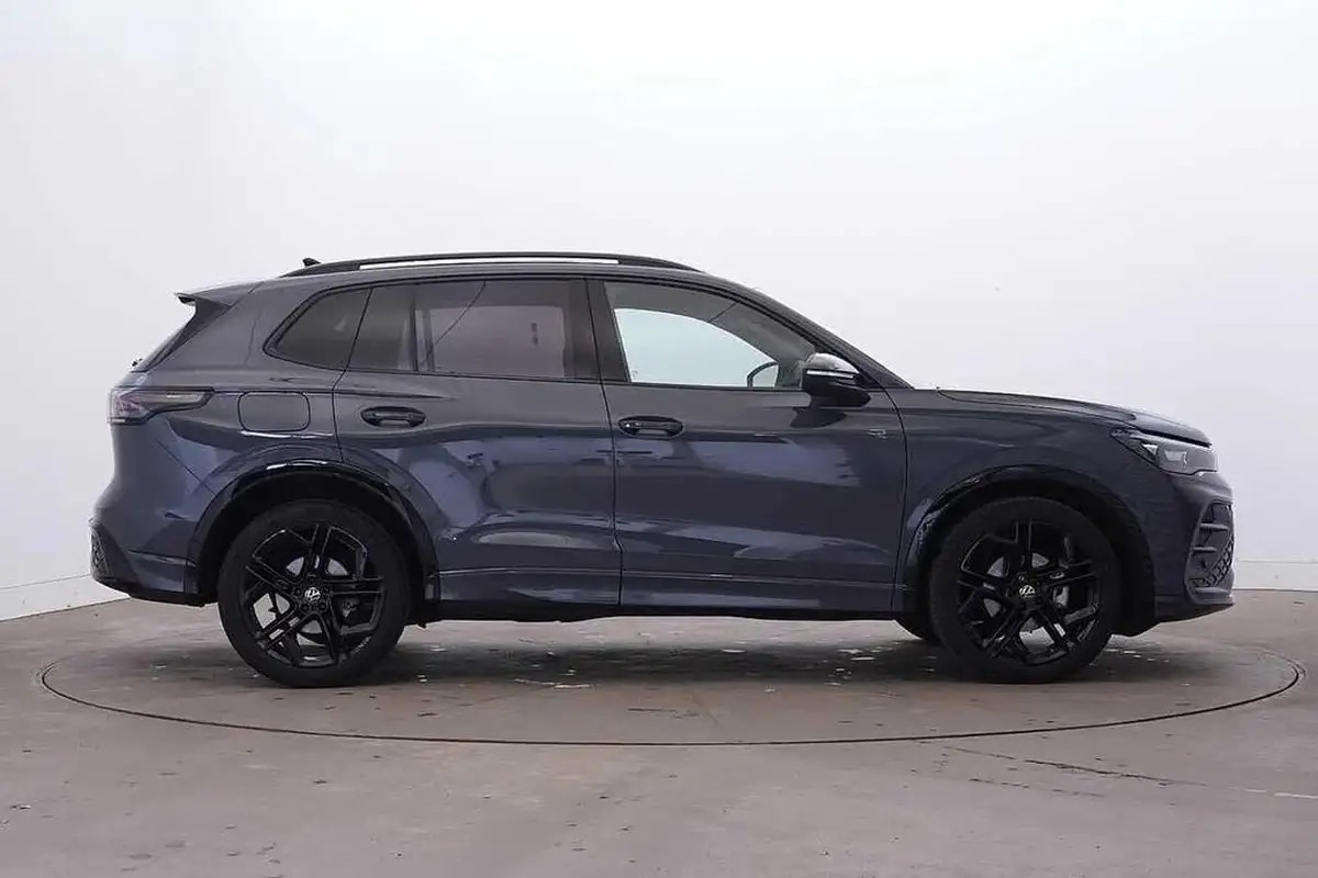 2024-volkswagen-tiguan-15-etsi-r-line-big-3