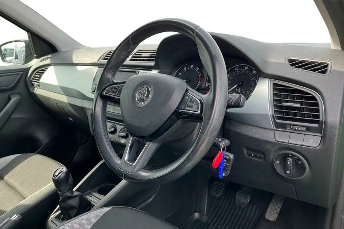 2016-skoda-fabia-12-tsi-colour-edition-big-8
