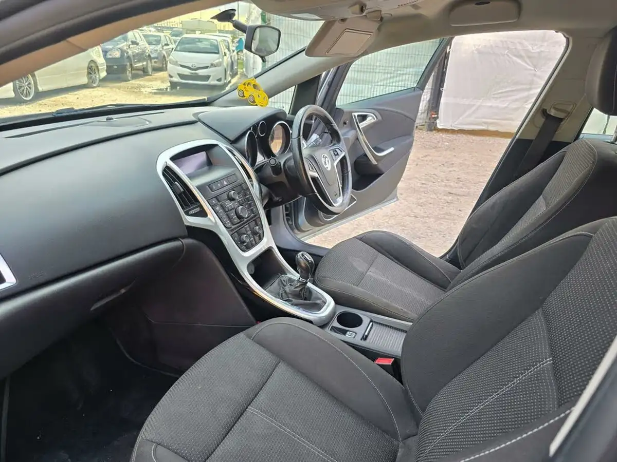 2012-vauxhall-astra-16-sri-vvt-16v-115ps-hatchback-5d-big-40