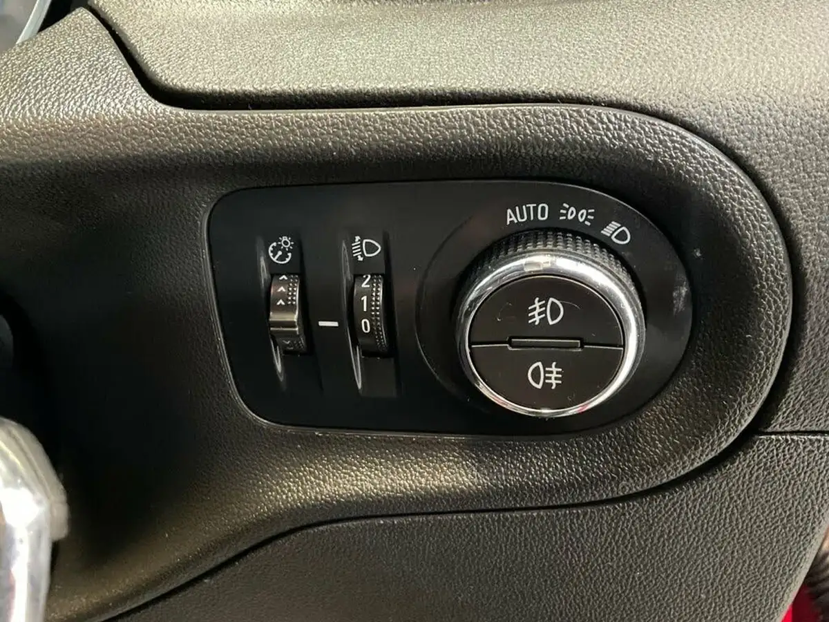 2020-vauxhall-grandland-x-12-sri-nav-big-32