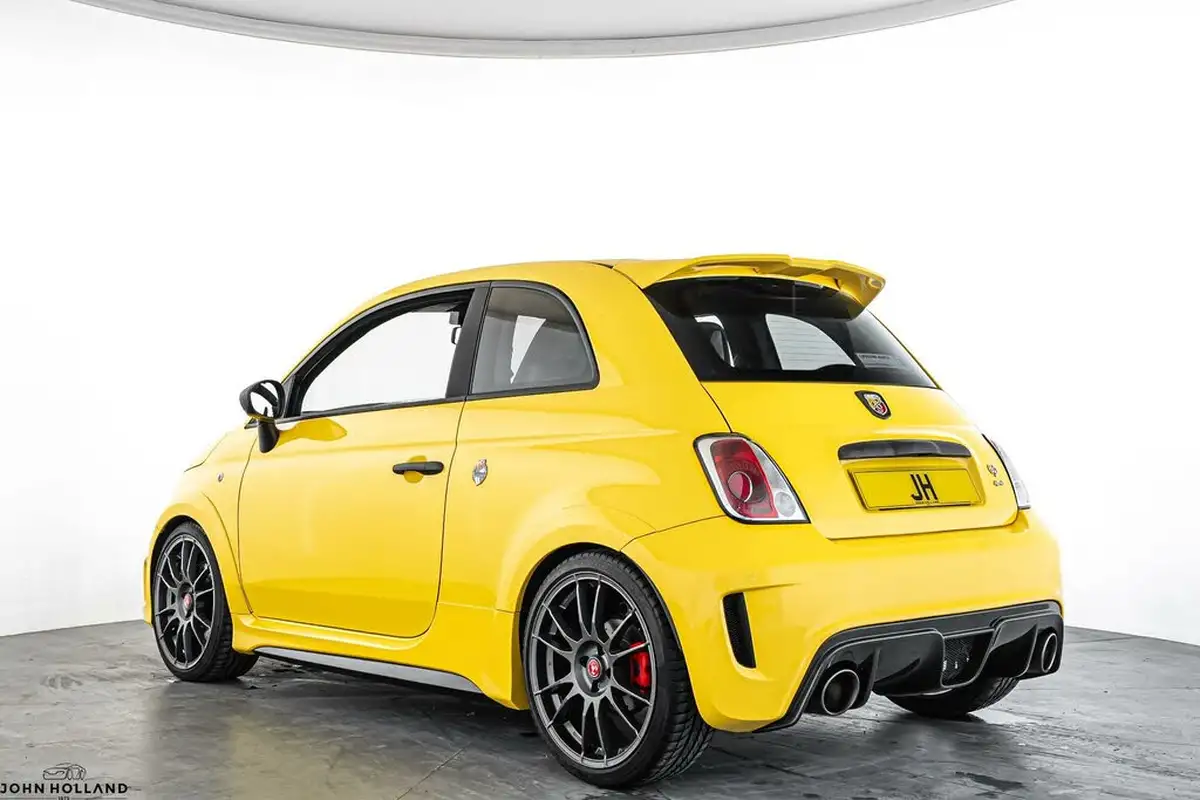 2016-abarth-500-14-tjet-695-biposto-record-big-1