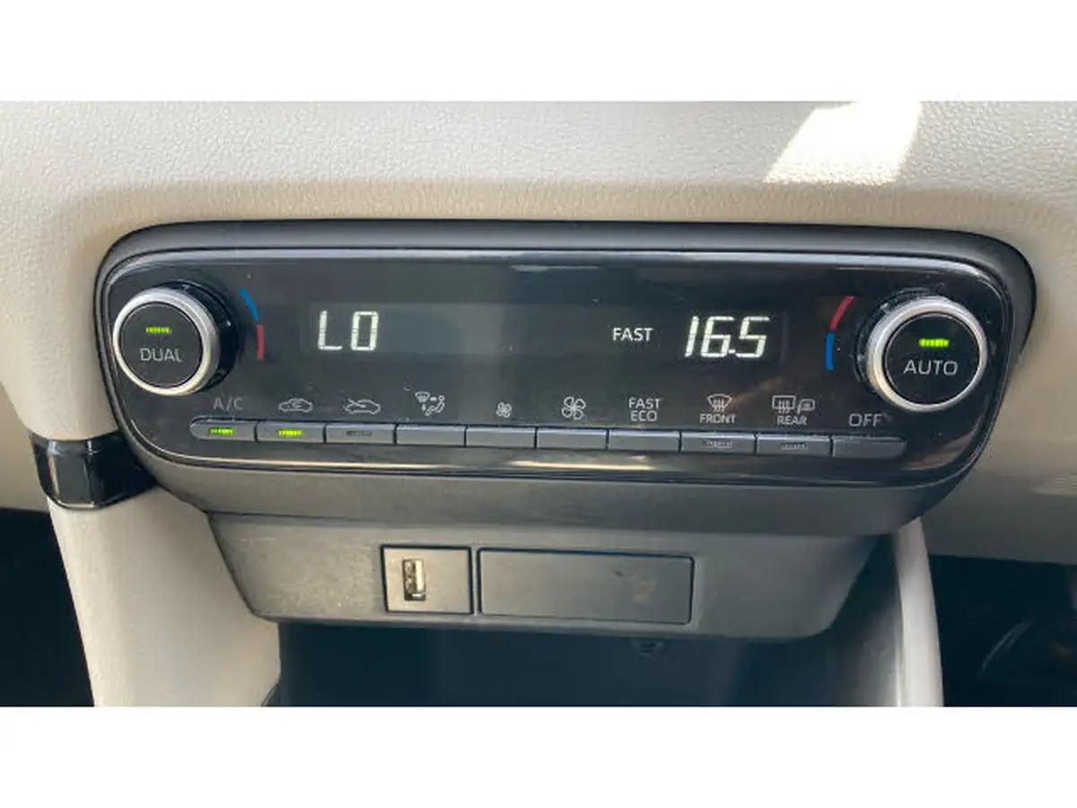 2022-toyota-yaris-15-vvt-i-excel-big-37