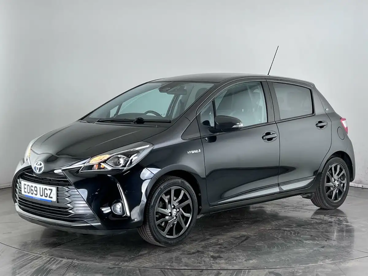 2019-toyota-yaris-15-vvt-i-y20-98bhp-hybrid-1497cc-e-cvt-big-2