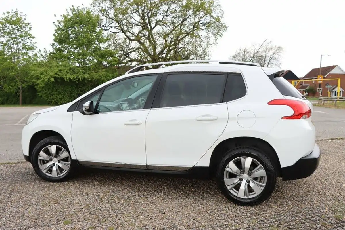 2015-peugeot-2008-crossover-12-puretech-allure-82bhp-big-3