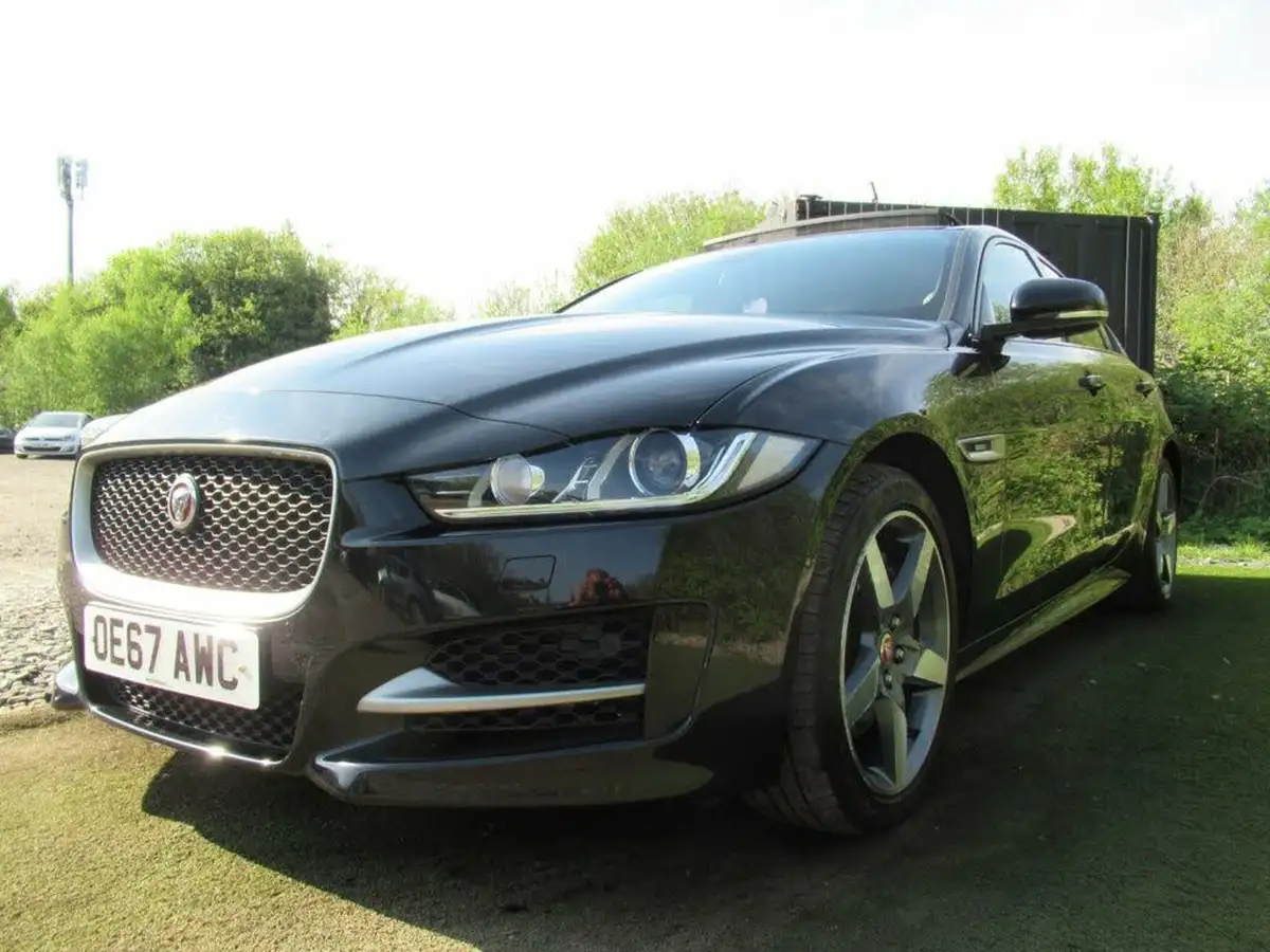 2017-jaguar-xe-20d-r-sport-180ps-awd-ss-1999cc-auto-big-29
