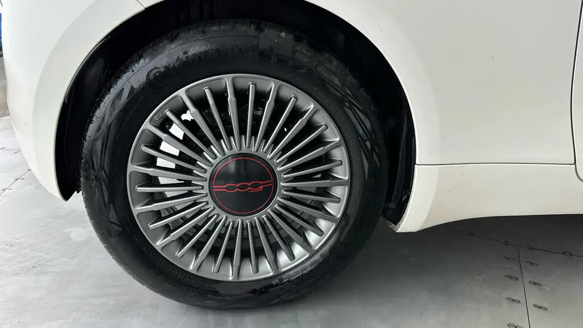 2022-fiat-500-e-red-117bhp-big-18