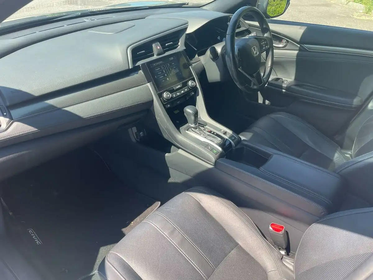 2018-honda-civic-15-vtec-turbo-prestige-cvt-big-29