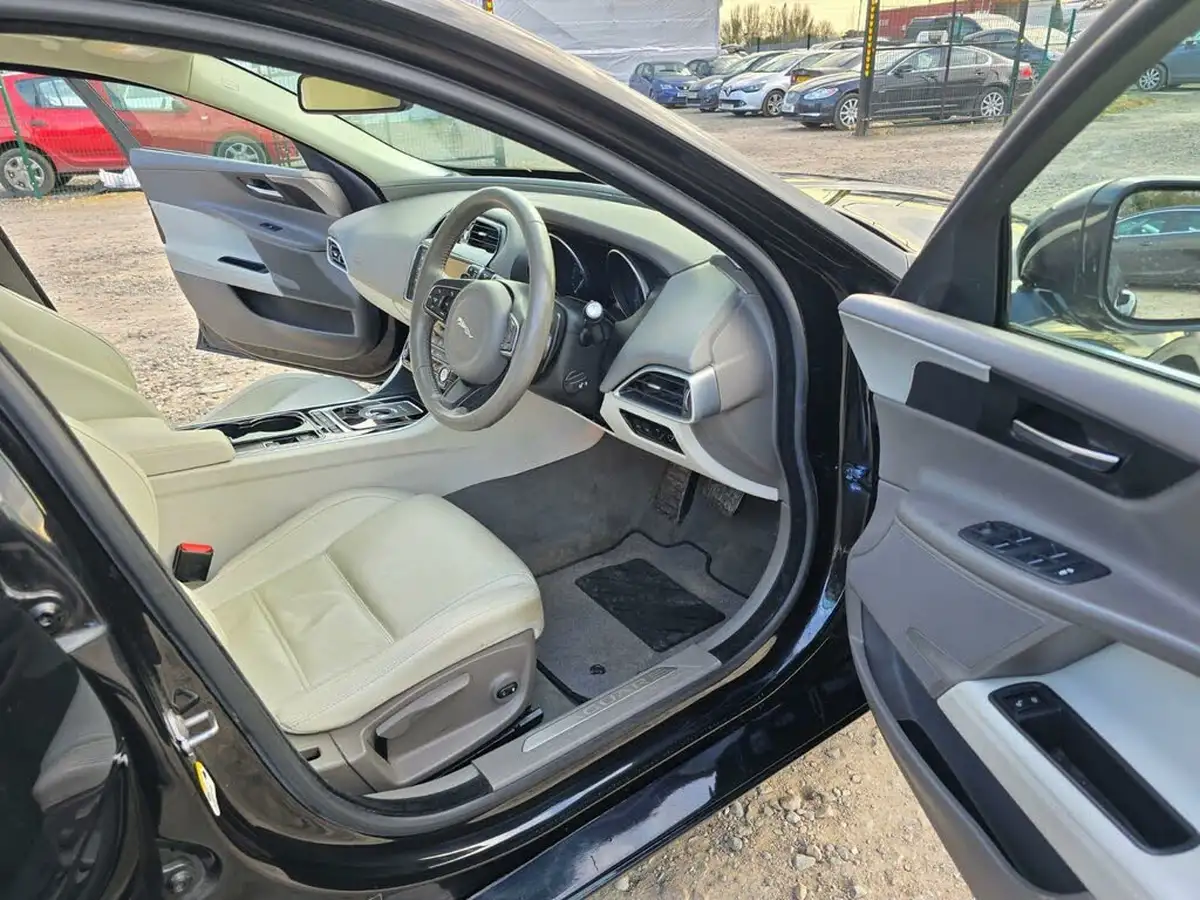 2016-jaguar-xe-20d-prestige-180ps-auto-big-54