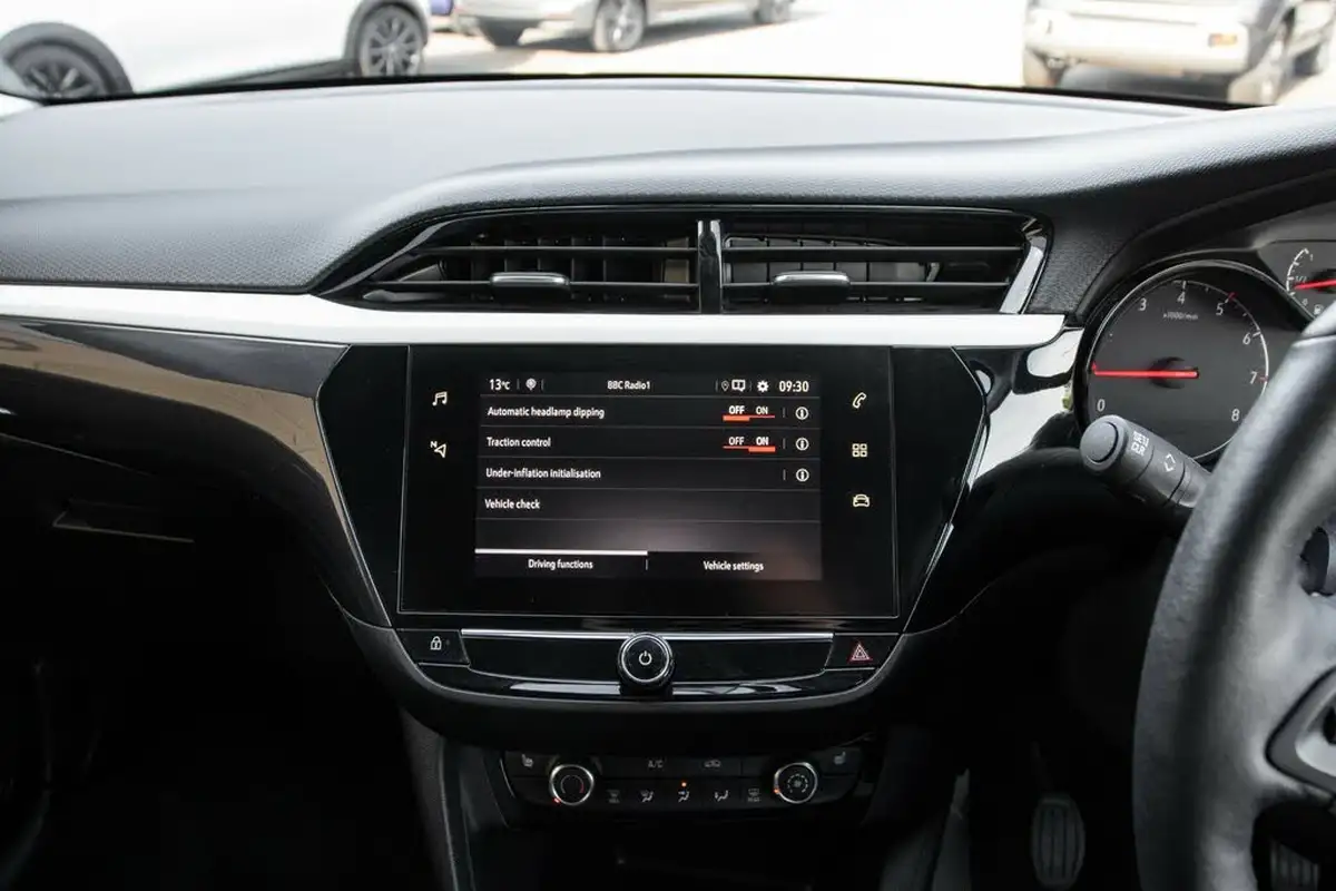 2021-vauxhall-corsa-12-turbo-griffin-edition-big-25