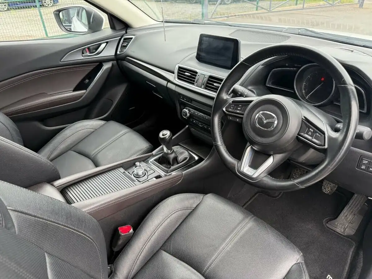 2017-mazda-mazda3-20-sport-nav-120ps-hatchback-5d-big-17