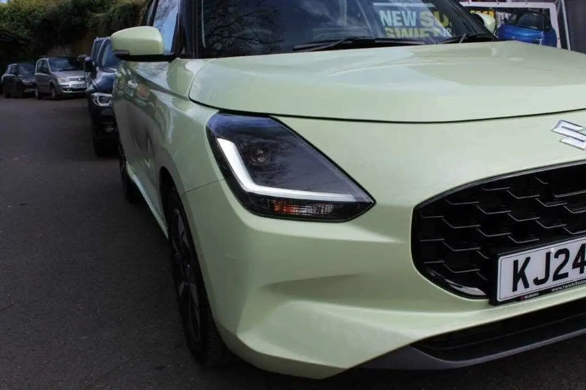 2024-suzuki-swift-12-ultra-cvt-big-8