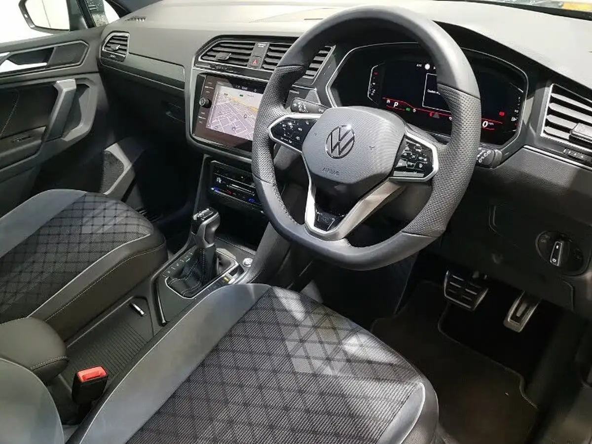 2024-volkswagen-tiguan-15-tsi-r-line-edition-big-15