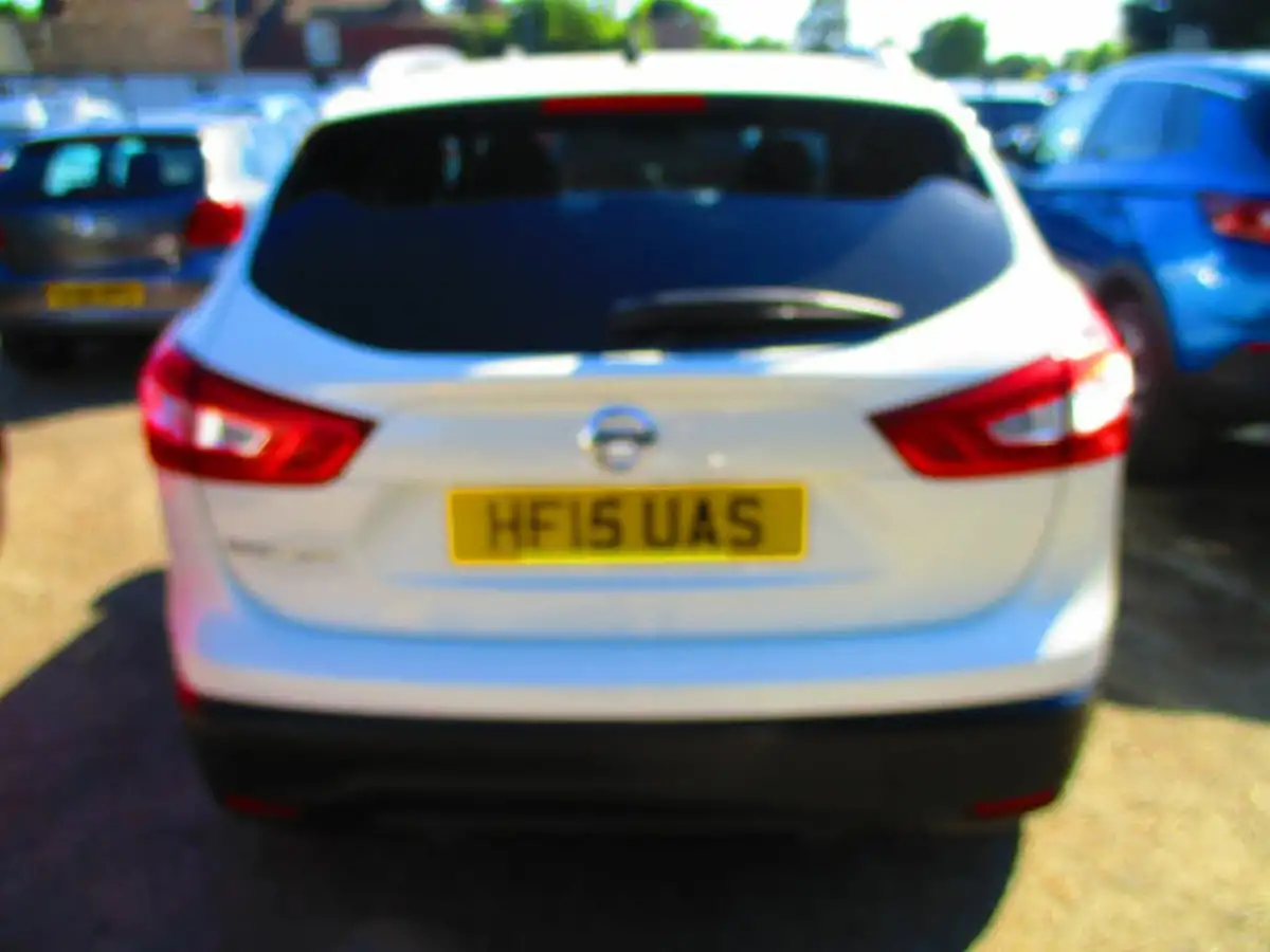 2015-nissan-qashqai-12-tekna-big-9