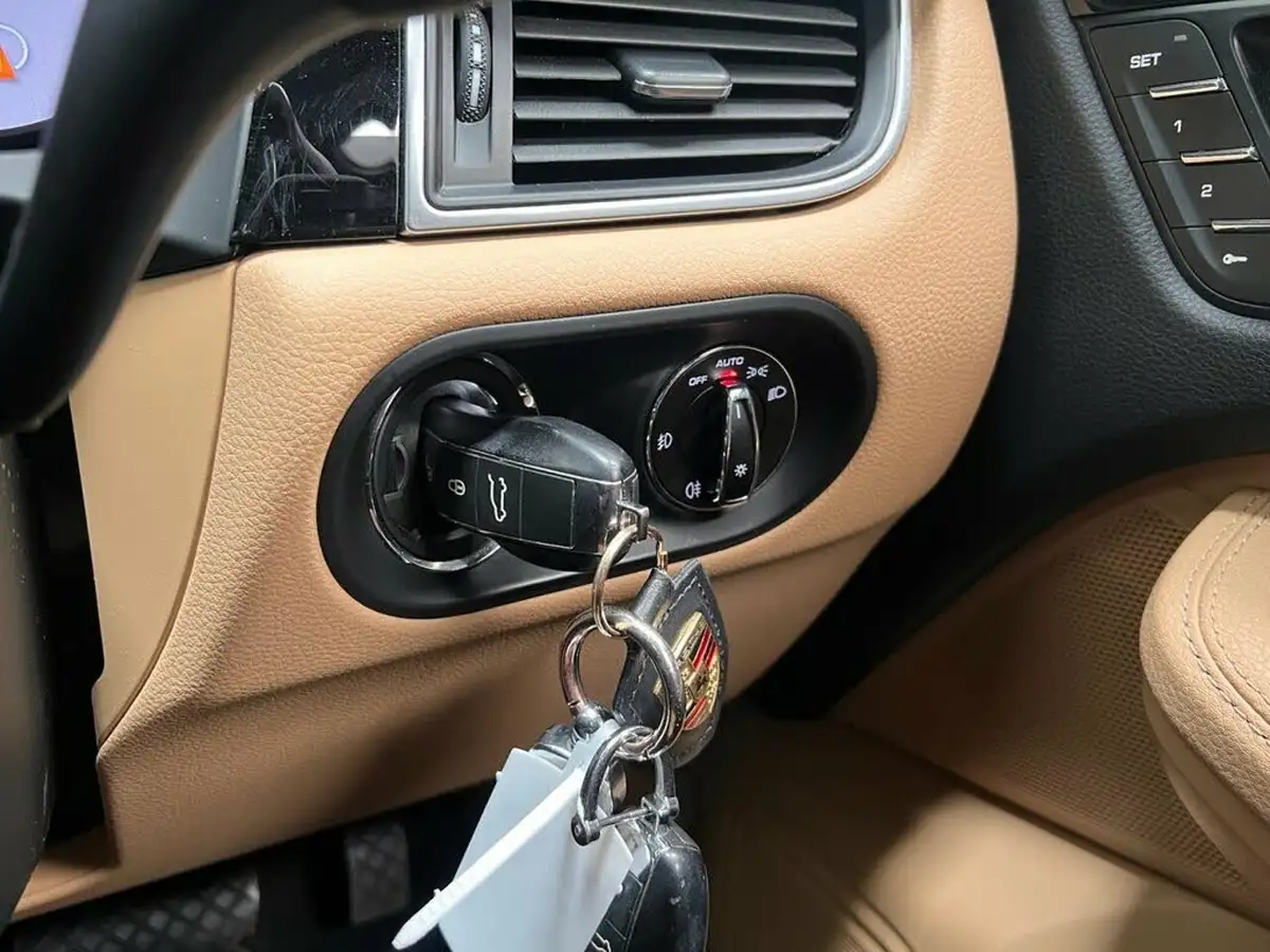 2018-porsche-macan-30-s-big-35