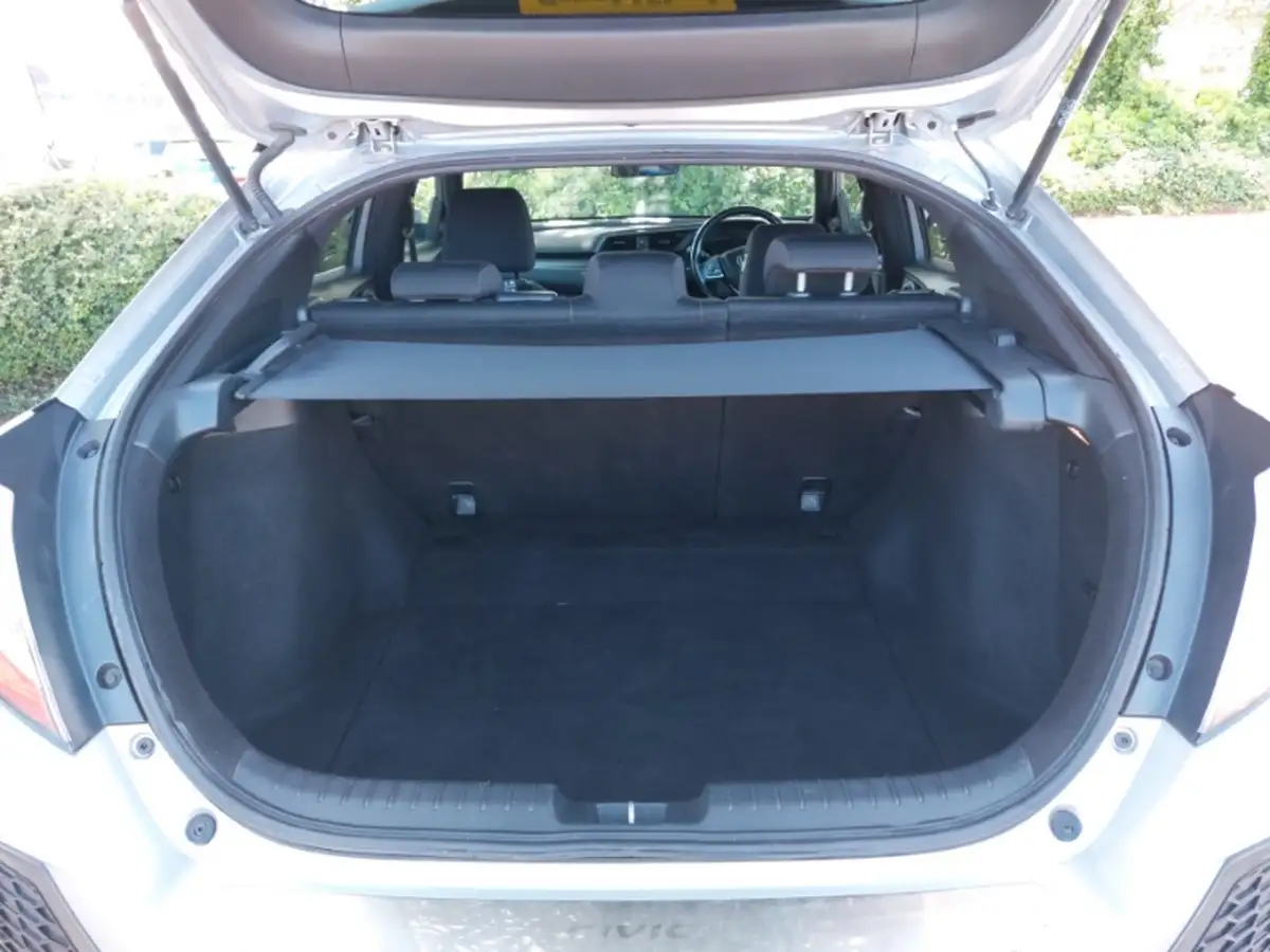 2018-honda-civic-16-i-dtec-sr-hatchback-5d-big-7
