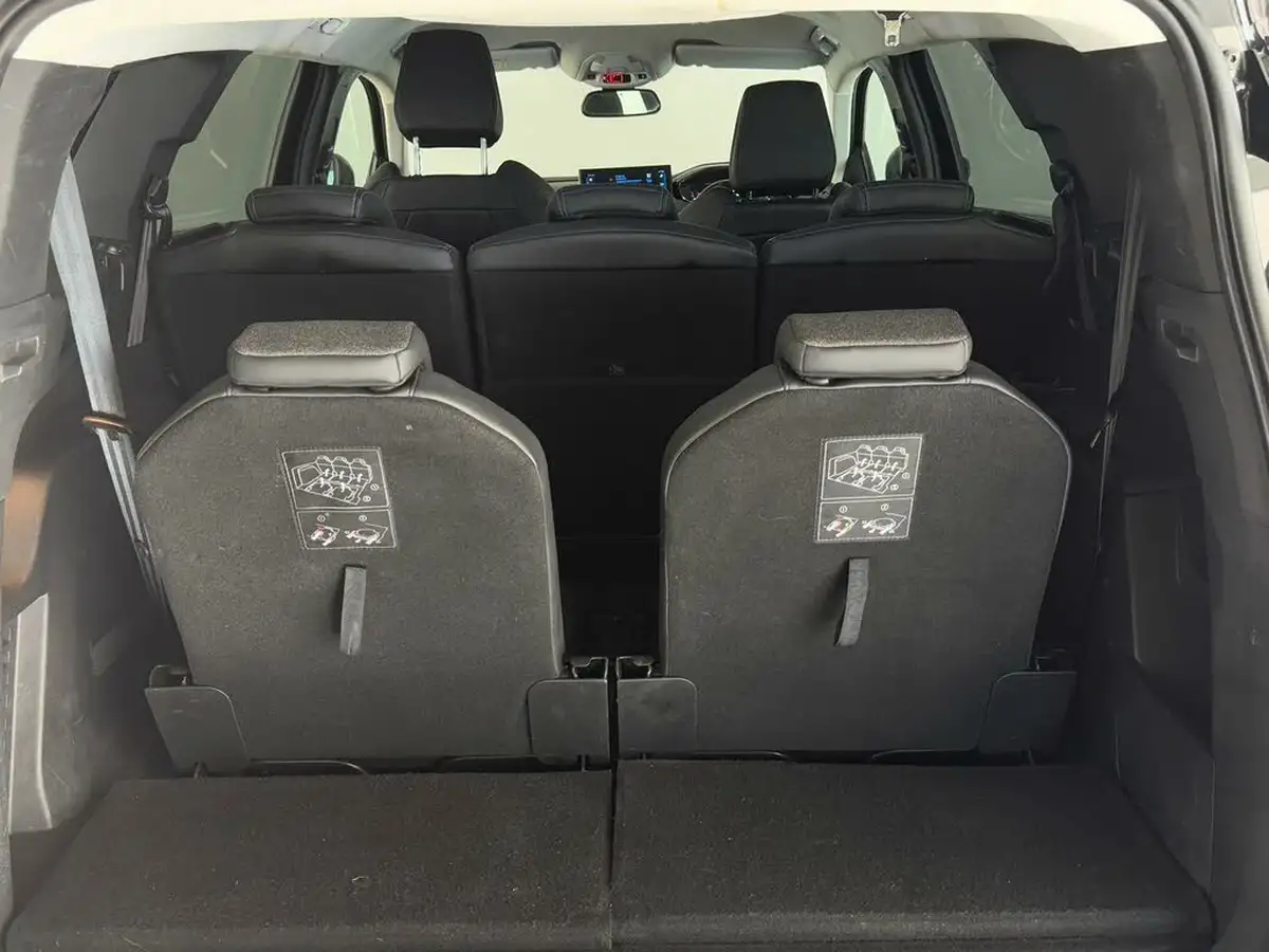2021-peugeot-5008-suv-12-puretech-allure-big-29