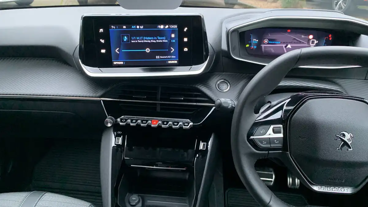 2023-peugeot-208-12-puretech-allure-premium-130ps-eat8-big-9